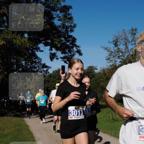 28.09.2025 - 33. Volkslauf durch das schöne Alstertal Fabian Wolf http://msf.ph/oto/8980511 28.09.2025 10:36:10 Laufen 3086, 301315 meine-sportfotos.de