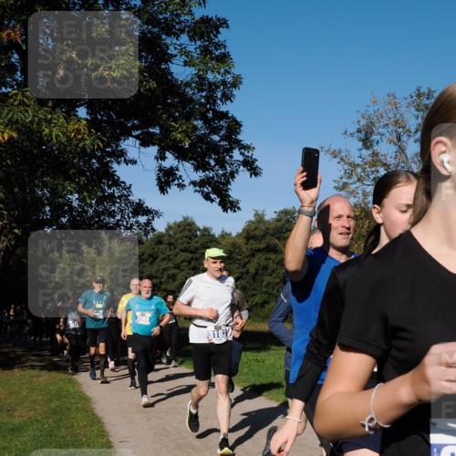 28.09.2025 - 33. Volkslauf durch das schöne Alstertal Fabian Wolf http://msf.ph/oto/8980517 28.09.2025 10:36:11 Laufen 3012, 3086, 3182, 13 meine-sportfotos.de
