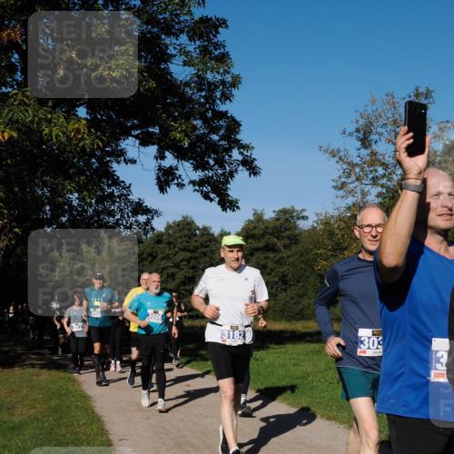 28.09.2025 - 33. Volkslauf durch das schöne Alstertal Fabian Wolf http://msf.ph/oto/8980520 28.09.2025 10:36:11 Laufen 3086, 3012, 3182, 303, 3 meine-sportfotos.de