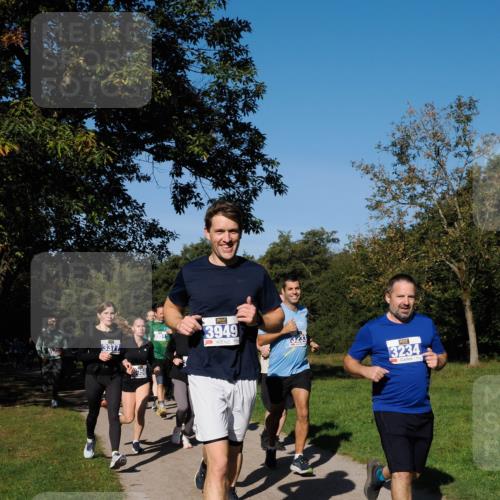 28.09.2025 - 33. Volkslauf durch das schöne Alstertal Fabian Wolf http://msf.ph/oto/8980600 28.09.2025 10:36:21 Laufen 3377, 3949, 3234 meine-sportfotos.de