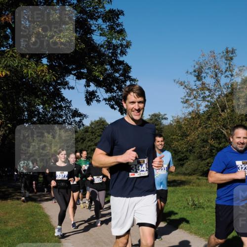 28.09.2025 - 33. Volkslauf durch das schöne Alstertal Fabian Wolf http://msf.ph/oto/8980603 28.09.2025 10:36:21 Laufen 3377, 3054, 3949, 233, 323 meine-sportfotos.de