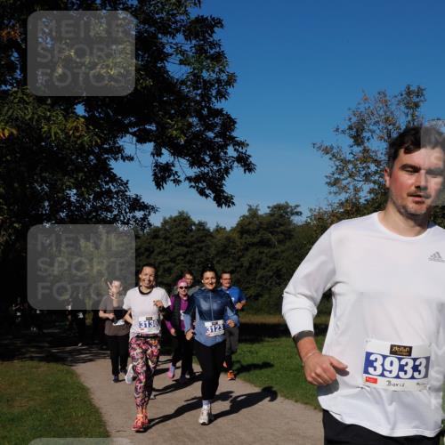 28.09.2025 - 33. Volkslauf durch das schöne Alstertal Fabian Wolf http://msf.ph/oto/8980641 28.09.2025 10:36:27 Laufen 3130, 3123, 3933 meine-sportfotos.de
