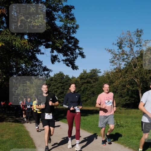 28.09.2025 - 33. Volkslauf durch das schöne Alstertal Fabian Wolf http://msf.ph/oto/8980723 28.09.2025 10:36:41 Laufen 3281, 3409, 323, 3413 meine-sportfotos.de