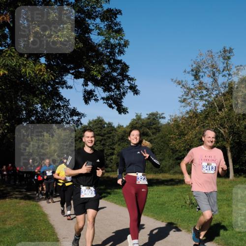 28.09.2025 - 33. Volkslauf durch das schöne Alstertal Fabian Wolf http://msf.ph/oto/8980727 28.09.2025 10:36:41 Laufen 3911, 3409, 323, 3413 meine-sportfotos.de