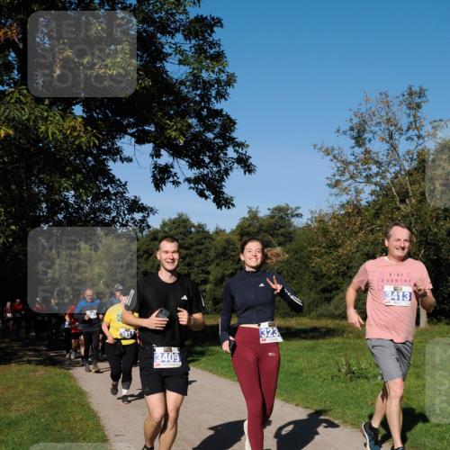 28.09.2025 - 33. Volkslauf durch das schöne Alstertal Fabian Wolf http://msf.ph/oto/8980728 28.09.2025 10:36:41 Laufen 3911, 3409, 323, 3413 meine-sportfotos.de
