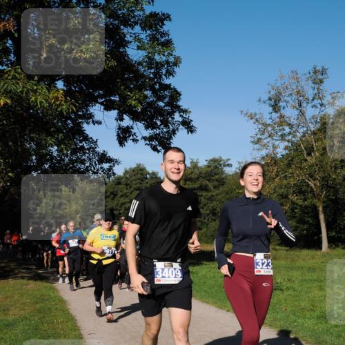 28.09.2025 - 33. Volkslauf durch das schöne Alstertal Fabian Wolf http://msf.ph/oto/8980732 28.09.2025 10:36:42 Laufen 3281, 3409, 323 meine-sportfotos.de