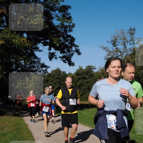 28.09.2025 - 33. Volkslauf durch das schöne Alstertal Fabian Wolf http://msf.ph/oto/8980782 28.09.2025 10:36:48 Laufen 3239, 3289, 3126, 3, 13 meine-sportfotos.de