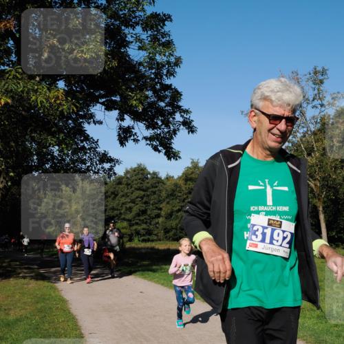 28.09.2025 - 33. Volkslauf durch das schöne Alstertal Fabian Wolf http://msf.ph/oto/8981268 28.09.2025 10:38:54 Laufen 3947, 3953, 3192 meine-sportfotos.de