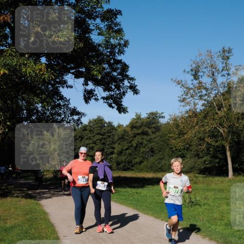 28.09.2025 - 33. Volkslauf durch das schöne Alstertal Fabian Wolf http://msf.ph/oto/8981289 28.09.2025 10:38:59 Laufen 3947, 4078, 3953 meine-sportfotos.de
