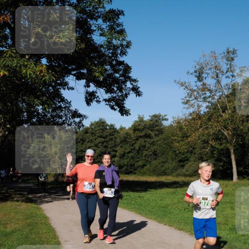 28.09.2025 - 33. Volkslauf durch das schöne Alstertal Fabian Wolf http://msf.ph/oto/8981292 28.09.2025 10:38:59 Laufen 3947, 3953, 078 meine-sportfotos.de