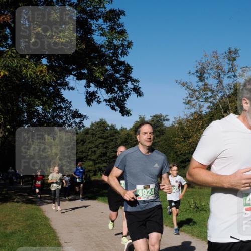 28.09.2025 - 33. Volkslauf durch das schöne Alstertal Fabian Wolf http://msf.ph/oto/8981361 28.09.2025 10:39:13 Laufen 4924 meine-sportfotos.de