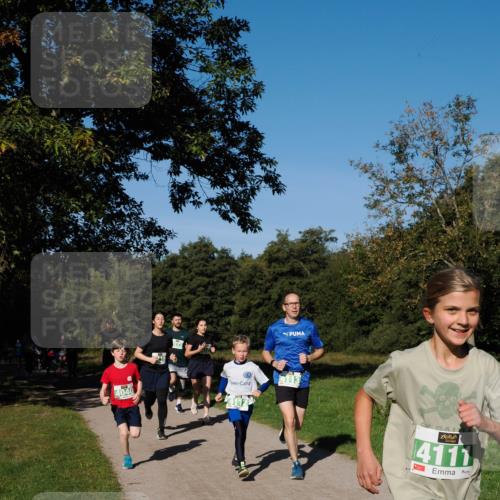 28.09.2025 - 33. Volkslauf durch das schöne Alstertal Fabian Wolf http://msf.ph/oto/8981379 28.09.2025 10:39:16 Laufen 4040, 4113, 4111, 1 meine-sportfotos.de