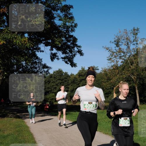 28.09.2025 - 33. Volkslauf durch das schöne Alstertal Fabian Wolf http://msf.ph/oto/8981535 28.09.2025 10:39:43 Laufen 4093, 4094 meine-sportfotos.de