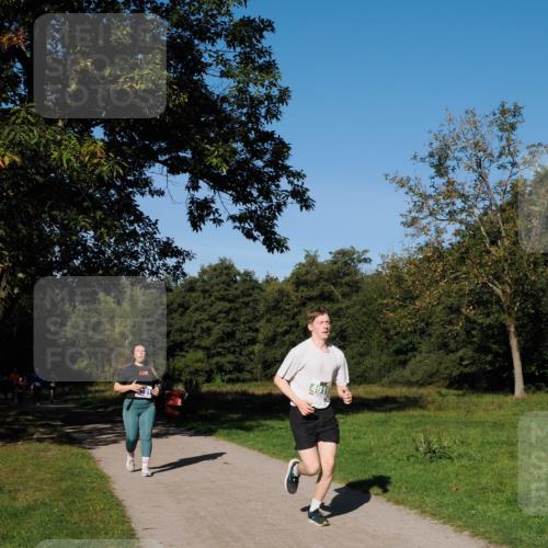 28.09.2025 - 33. Volkslauf durch das schöne Alstertal Fabian Wolf http://msf.ph/oto/8981544 28.09.2025 10:39:44 Laufen  meine-sportfotos.de