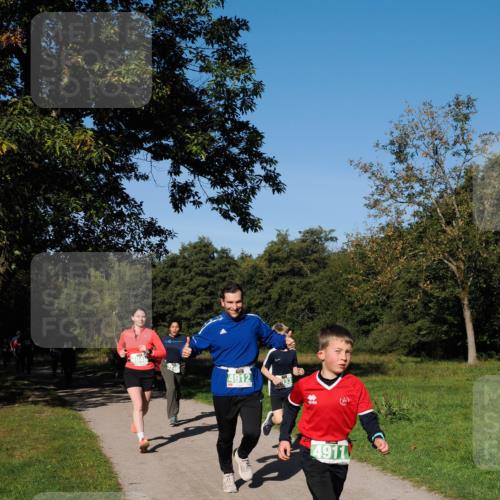28.09.2025 - 33. Volkslauf durch das schöne Alstertal Fabian Wolf http://msf.ph/oto/8981591 28.09.2025 10:39:55 Laufen 4912, 4911 meine-sportfotos.de