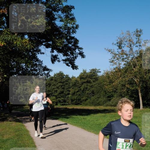 28.09.2025 - 33. Volkslauf durch das schöne Alstertal Fabian Wolf http://msf.ph/oto/8981786 28.09.2025 10:40:22 Laufen 4105, 4127 meine-sportfotos.de