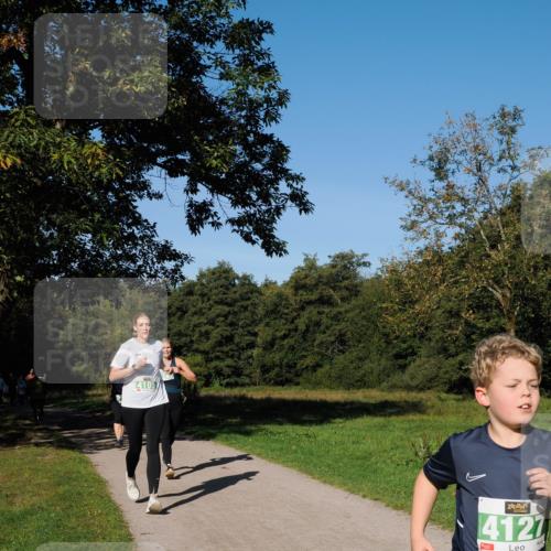 28.09.2025 - 33. Volkslauf durch das schöne Alstertal Fabian Wolf http://msf.ph/oto/8981787 28.09.2025 10:40:23 Laufen 4105, 4127 meine-sportfotos.de