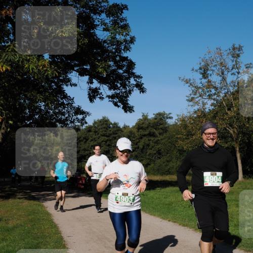 28.09.2025 - 33. Volkslauf durch das schöne Alstertal Fabian Wolf http://msf.ph/oto/8982140 28.09.2025 10:42:02 Laufen 4903, 4904 meine-sportfotos.de