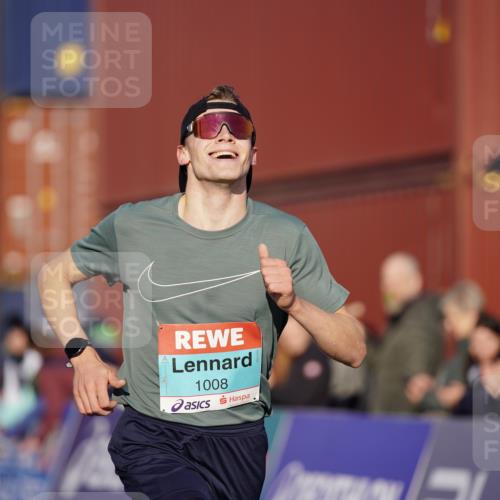 03.10.2025 - Köhlbrandbrückenlauf Michael Burmester http://msf.ph/oto/8991290 03.10.2025 09:44:31 Ziel 1008 meine-sportfotos.de