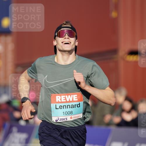 03.10.2025 - Köhlbrandbrückenlauf Michael Burmester http://msf.ph/oto/8991295 03.10.2025 09:44:31 Ziel 1008 meine-sportfotos.de