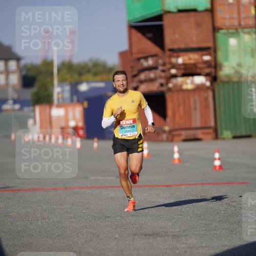03.10.2025 - Köhlbrandbrückenlauf Michael Burmester http://msf.ph/oto/8991305 03.10.2025 09:45:03 Ziel 3590 meine-sportfotos.de