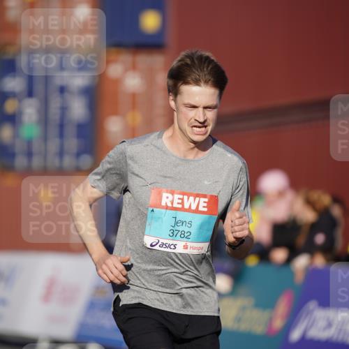 03.10.2025 - Köhlbrandbrückenlauf Michael Burmester http://msf.ph/oto/8991354 03.10.2025 09:45:35 Ziel 3782 meine-sportfotos.de