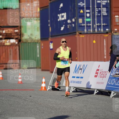 03.10.2025 - Köhlbrandbrückenlauf Michael Burmester http://msf.ph/oto/8991362 03.10.2025 09:46:22 Ziel 3807 meine-sportfotos.de