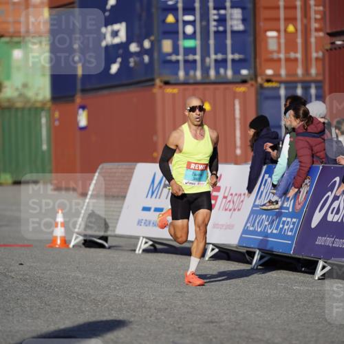 03.10.2025 - Köhlbrandbrückenlauf Michael Burmester http://msf.ph/oto/8991375 03.10.2025 09:46:23 Ziel 3807 meine-sportfotos.de