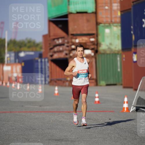 03.10.2025 - Köhlbrandbrückenlauf Michael Burmester http://msf.ph/oto/8991424 03.10.2025 09:46:44 Ziel 1013 meine-sportfotos.de