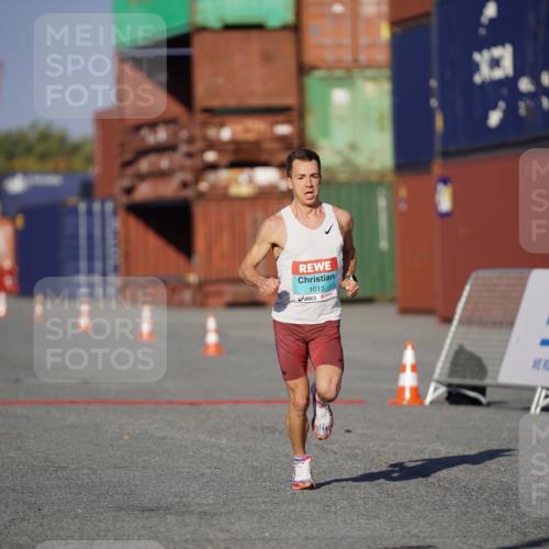 03.10.2025 - Köhlbrandbrückenlauf Michael Burmester http://msf.ph/oto/8991430 03.10.2025 09:46:45 Ziel 1013 meine-sportfotos.de