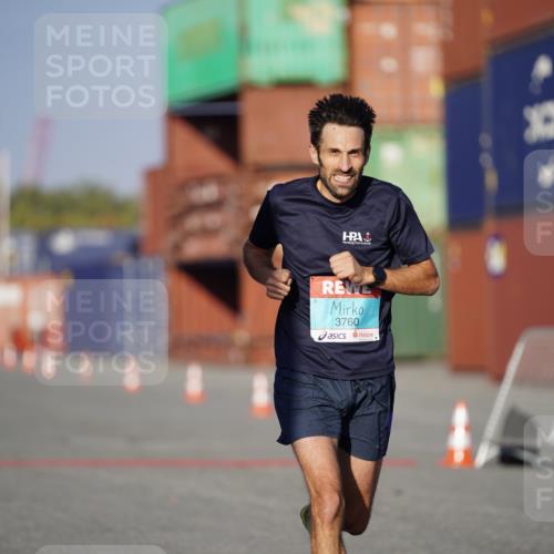 03.10.2025 - Köhlbrandbrückenlauf Michael Burmester http://msf.ph/oto/8991460 03.10.2025 09:46:54 Ziel 1013, 3760 meine-sportfotos.de