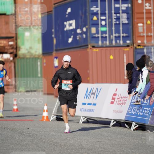 03.10.2025 - Köhlbrandbrückenlauf Michael Burmester http://msf.ph/oto/8991478 03.10.2025 09:47:39 Ziel 1062 meine-sportfotos.de