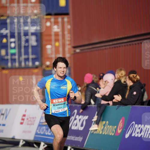 03.10.2025 - Köhlbrandbrückenlauf Michael Burmester http://msf.ph/oto/8991520 03.10.2025 09:47:43 Ziel 1062, 3304, 3336 meine-sportfotos.de