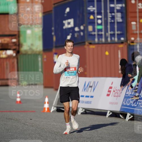 03.10.2025 - Köhlbrandbrückenlauf Michael Burmester http://msf.ph/oto/8991568 03.10.2025 09:48:05 Ziel 3209 meine-sportfotos.de