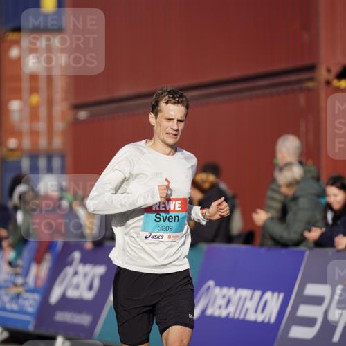 03.10.2025 - Köhlbrandbrückenlauf Michael Burmester http://msf.ph/oto/8991575 03.10.2025 09:48:07 Ziel 3209 meine-sportfotos.de