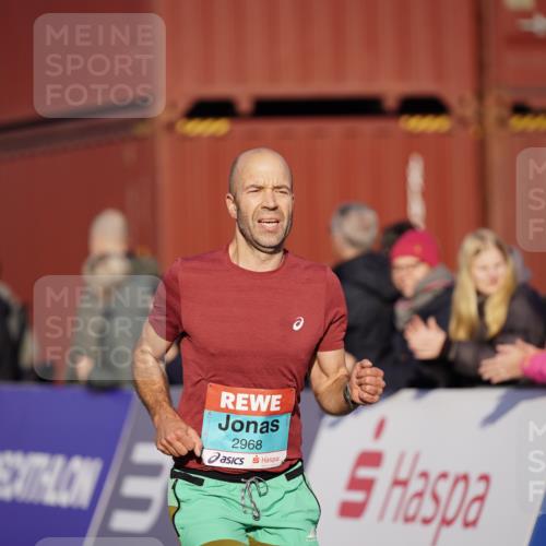 03.10.2025 - Köhlbrandbrückenlauf Michael Burmester http://msf.ph/oto/8991617 03.10.2025 09:48:17 Ziel 2968 meine-sportfotos.de