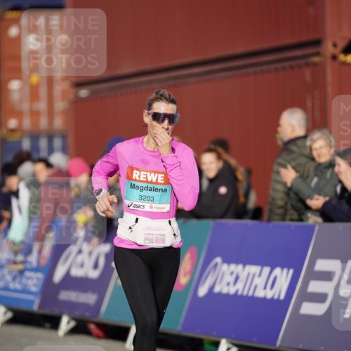 03.10.2025 - Köhlbrandbrückenlauf Michael Burmester http://msf.ph/oto/8991668 03.10.2025 09:49:20 Ziel 1022, 3203 meine-sportfotos.de