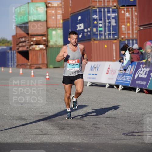 03.10.2025 - Köhlbrandbrückenlauf Michael Burmester http://msf.ph/oto/8991684 03.10.2025 09:49:21 Ziel 1022, 3203 meine-sportfotos.de
