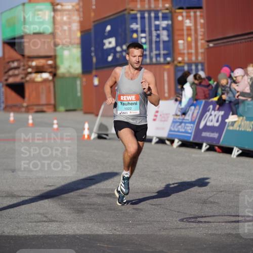 03.10.2025 - Köhlbrandbrückenlauf Michael Burmester http://msf.ph/oto/8991689 03.10.2025 09:49:22 Ziel 1022, 3203 meine-sportfotos.de