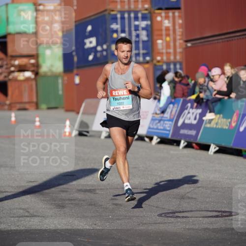 03.10.2025 - Köhlbrandbrückenlauf Michael Burmester http://msf.ph/oto/8991695 03.10.2025 09:49:22 Ziel 1022, 3203 meine-sportfotos.de