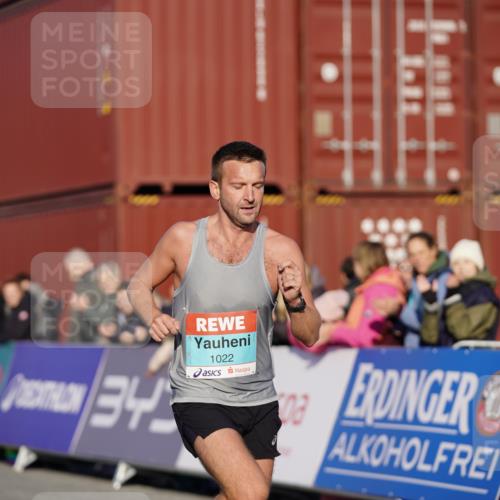 03.10.2025 - Köhlbrandbrückenlauf Michael Burmester http://msf.ph/oto/8991709 03.10.2025 09:49:23 Ziel 1022, 3203 meine-sportfotos.de