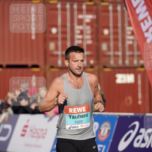 03.10.2025 - Köhlbrandbrückenlauf Michael Burmester http://msf.ph/oto/8991715 03.10.2025 09:49:23 Ziel 1022, 3203 meine-sportfotos.de