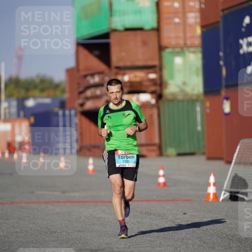03.10.2025 - Köhlbrandbrückenlauf Michael Burmester http://msf.ph/oto/8991728 03.10.2025 09:49:33 Ziel 2700 meine-sportfotos.de