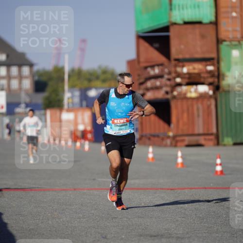03.10.2025 - Köhlbrandbrückenlauf Michael Burmester http://msf.ph/oto/8991755 03.10.2025 09:49:42 Ziel 1041, 2700 meine-sportfotos.de