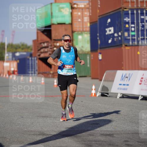 03.10.2025 - Köhlbrandbrückenlauf Michael Burmester http://msf.ph/oto/8991760 03.10.2025 09:49:44 Ziel 1041, 2700 meine-sportfotos.de