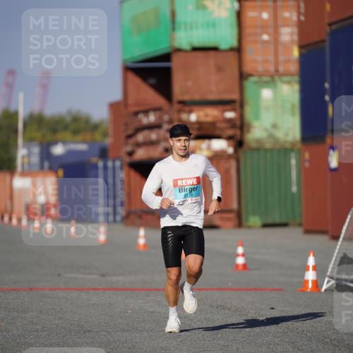 03.10.2025 - Köhlbrandbrückenlauf Michael Burmester http://msf.ph/oto/8991783 03.10.2025 09:49:51 Ziel 1041, 2176 meine-sportfotos.de