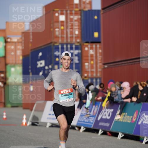 03.10.2025 - Köhlbrandbrückenlauf Michael Burmester http://msf.ph/oto/8991834 03.10.2025 09:50:19 Ziel 1174, 2702, 3463 meine-sportfotos.de