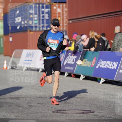 03.10.2025 - Köhlbrandbrückenlauf Michael Burmester http://msf.ph/oto/8991898 03.10.2025 09:50:40 Ziel 1011 meine-sportfotos.de