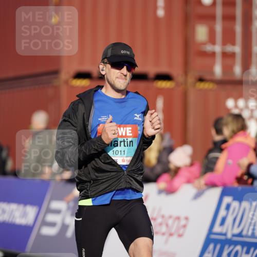 03.10.2025 - Köhlbrandbrückenlauf Michael Burmester http://msf.ph/oto/8991905 03.10.2025 09:50:41 Ziel 1011 meine-sportfotos.de