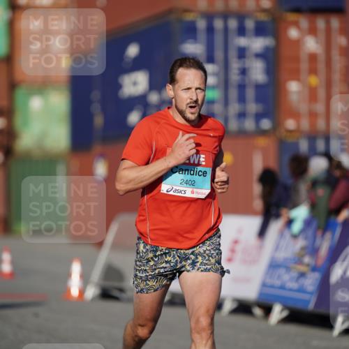 03.10.2025 - Köhlbrandbrückenlauf Michael Burmester http://msf.ph/oto/8991927 03.10.2025 09:50:47 Ziel 1011, 1044 meine-sportfotos.de